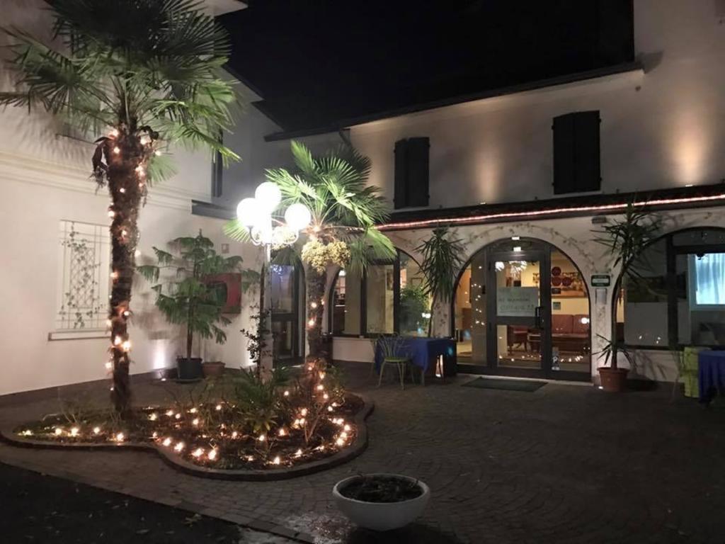 Hotel Ristorante La Grotta Castiglione Delle Stiviere Eksteriør bilde