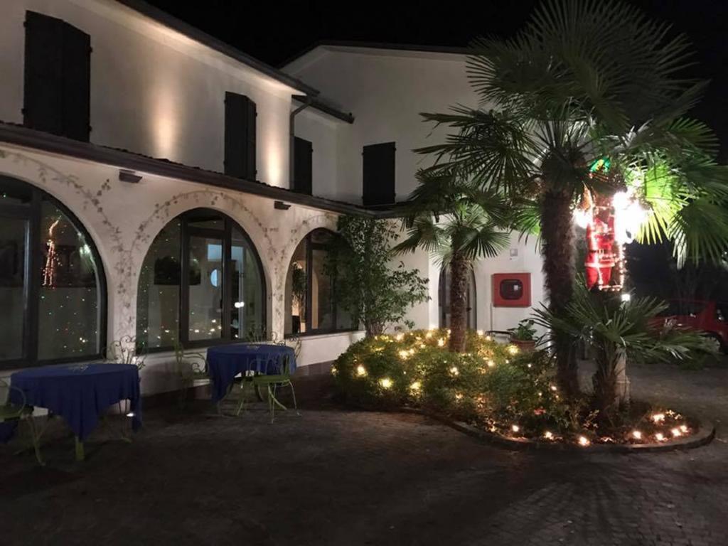 Hotel Ristorante La Grotta Castiglione Delle Stiviere Eksteriør bilde